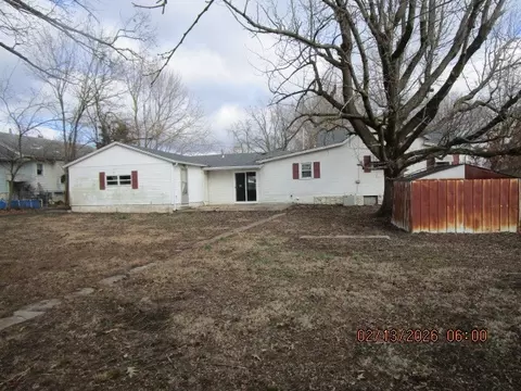 1405 Pearl St, Eldorado, IL 62930 photo 3