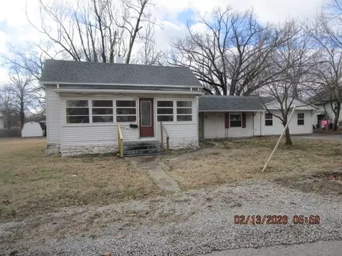 1405 Pearl St, Eldorado, IL 62930