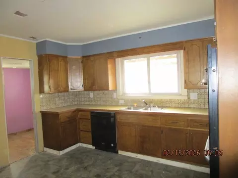 1405 Pearl St, Eldorado, IL 62930 photo 5