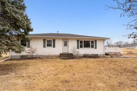 215 4th St W, Andalusia, IL 61232