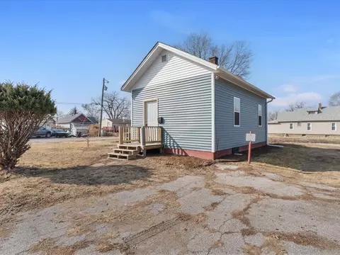 621 7th Ave, Rock Island, IL 61201