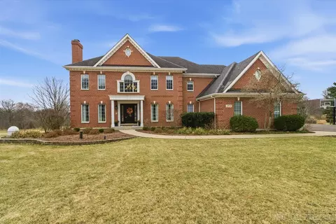 40 W903 Campton Woods Dr, Campton Hills, IL 60119