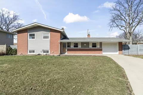 457 N Comfort Ln, Palatine, IL 60067