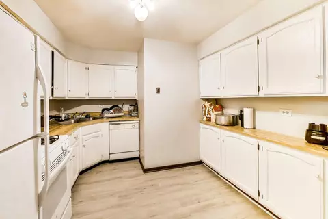 Kitchen - 121 Gregory St #7, Aurora, IL 60504 photo 1 of 3