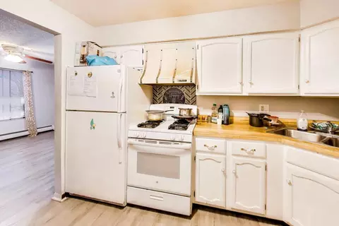 Kitchen - 121 Gregory St #7, Aurora, IL 60504 photo 2 of 3
