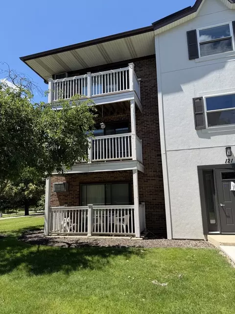 Exterior - 121 Gregory St #7, Aurora, IL 60504 photo 5 of 7
