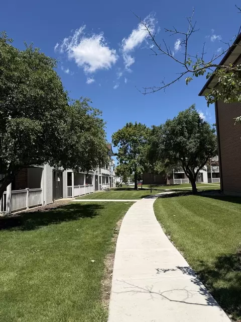 Exterior - 121 Gregory St #7, Aurora, IL 60504 photo 7 of 7