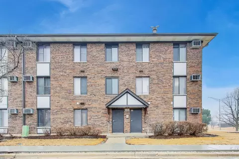121 Gregory St #7, Aurora, IL 60504