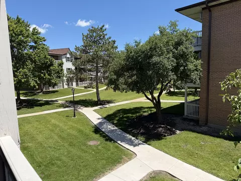 Exterior - 121 Gregory St #7, Aurora, IL 60504 photo 3 of 7