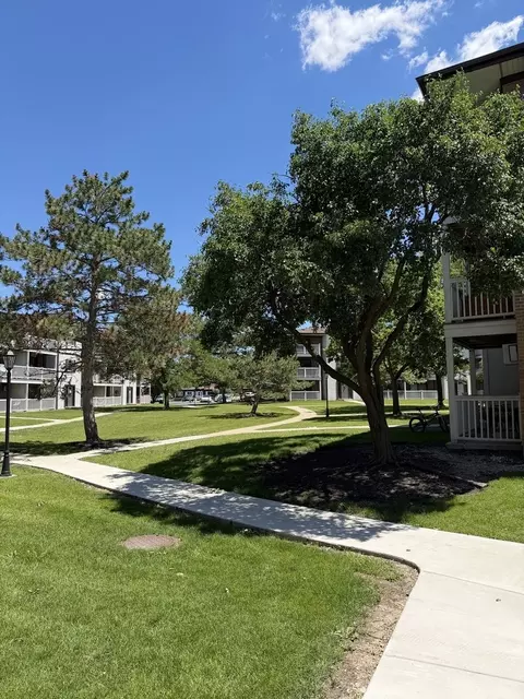 Exterior - 121 Gregory St #7, Aurora, IL 60504 photo 6 of 7