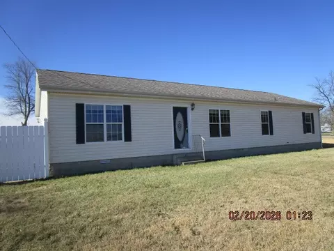 2397 N Benton Ln, Ina, IL 62846
