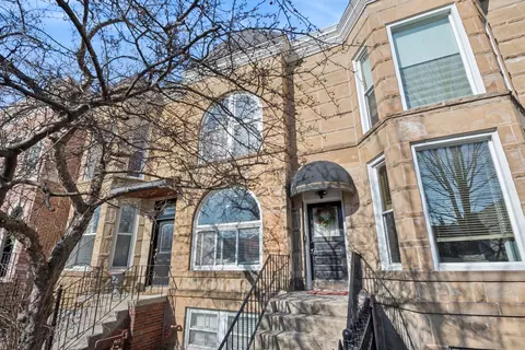 1922 W Wolfram St, Chicago, IL 60657