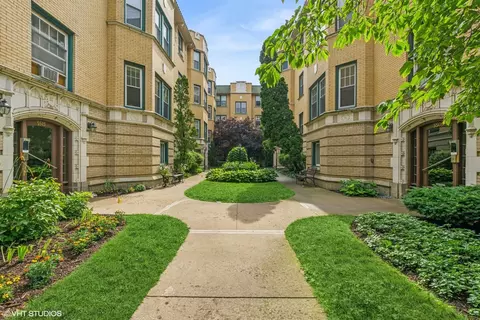 5511 N Winthrop Ave #1W, Chicago, IL 60640