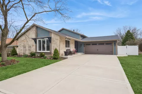 6515 Deerpath Ct, Lisle, IL 60532
