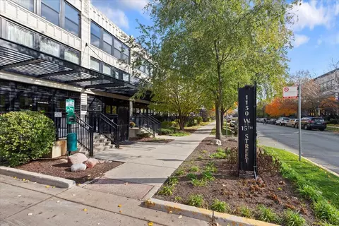 1150 W 15th St #338, Chicago, IL 60608