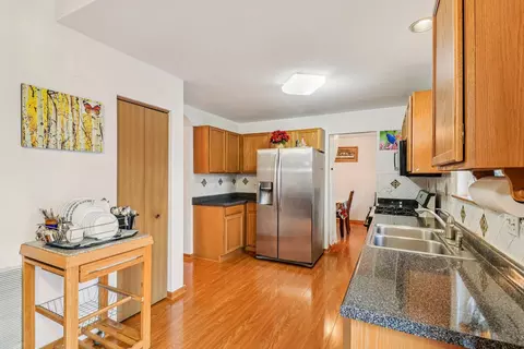 Kitchen - 2070 Foxtail Dr, Aurora, IL 60504 photo 5 of 6
