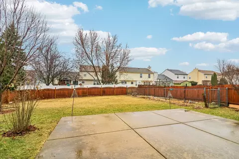 Exterior - 2070 Foxtail Dr, Aurora, IL 60504 photo 3 of 7