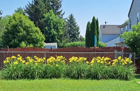 Exterior - 2070 Foxtail Dr, Aurora, IL 60504 photo 5 of 7