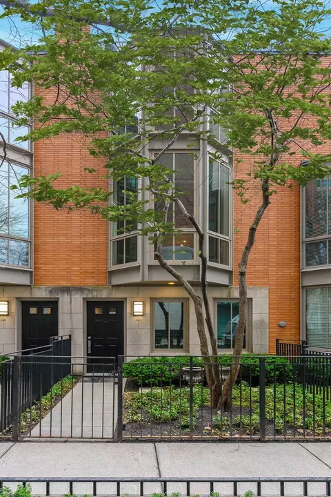 444 E North Water St, Chicago, IL 60611