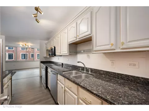Kitchen - 1 E Schiller St #3C, Chicago, IL 60610 photo 3 of 3