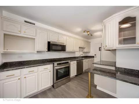 Kitchen - 1 E Schiller St #3C, Chicago, IL 60610 photo 2 of 3