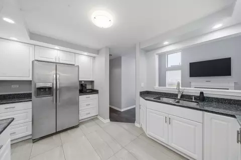 Kitchen - 259 Millers Xing, Itasca, IL 60143 photo 3 of 3