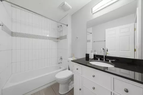 Bath - 259 Millers Xing, Itasca, IL 60143 photo 1 of 2