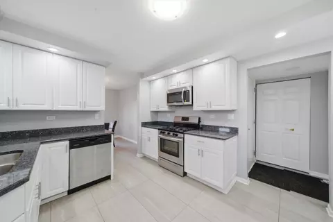 Kitchen - 259 Millers Xing, Itasca, IL 60143 photo 1 of 3