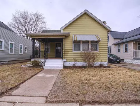 504 N 4th St, Clinton, IA 52732