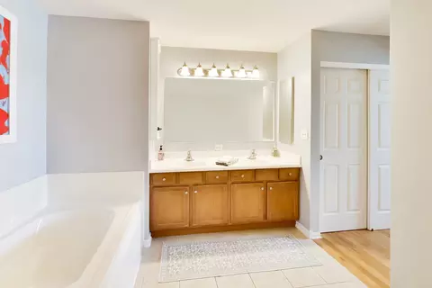 Bath - 13734 Meadow Ln, Plainfield, IL 60544 photo 1 of 5