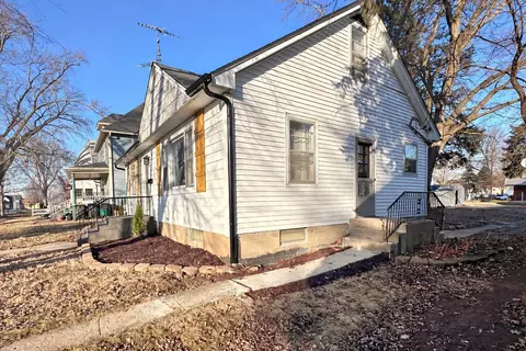 Exterior - 232 S Genoa St, Genoa, IL 60135 photo 2 of 3