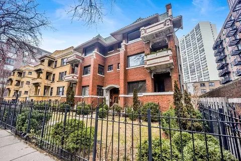 714 W Sheridan Rd #1E, Chicago, IL 60613