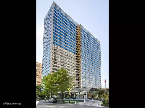 3550 N Lake Shore Dr #806, Chicago, IL 60657