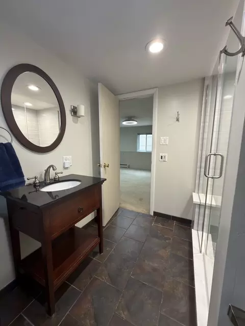 Bath - 4617 Joliet Ave, Lyons, IL 60534 photo 4 of 6
