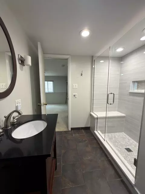 Bath - 4617 Joliet Ave, Lyons, IL 60534 photo 6 of 6