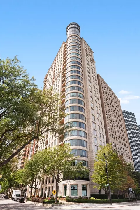 840 N Lake Shore Dr #2102, Chicago, IL 60611