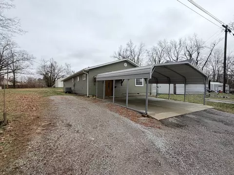 858 Benton St, Eldorado, IL 62930