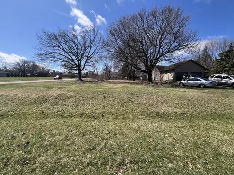 990 Holiday Dr, Lake Holiday, IL 60548
