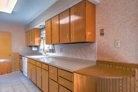 Kitchen - 2937 172nd St, Lansing, IL 60438 photo 1 of 2