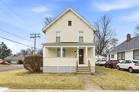 941 S 4th St, Aurora, IL 60505
