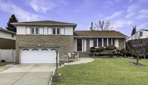 1205 Winston Dr, Melrose Park, IL 60160