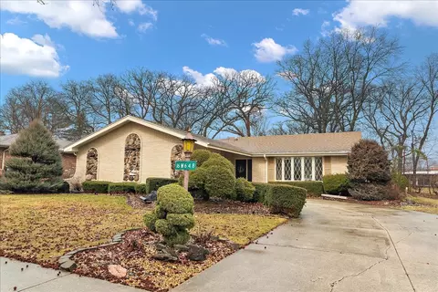 16 W648 89th Pl, Willowbrook, IL 60527