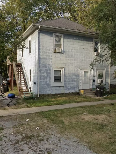 310 W Pecan St, Carbondale, IL 62901
