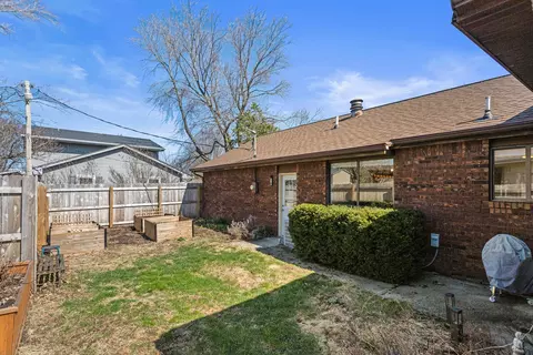 2317 Brookshire Dr E, Champaign, IL 61821 photo 30