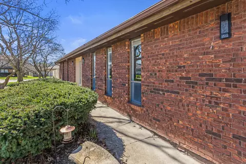 2317 Brookshire Dr E, Champaign, IL 61821 photo 4