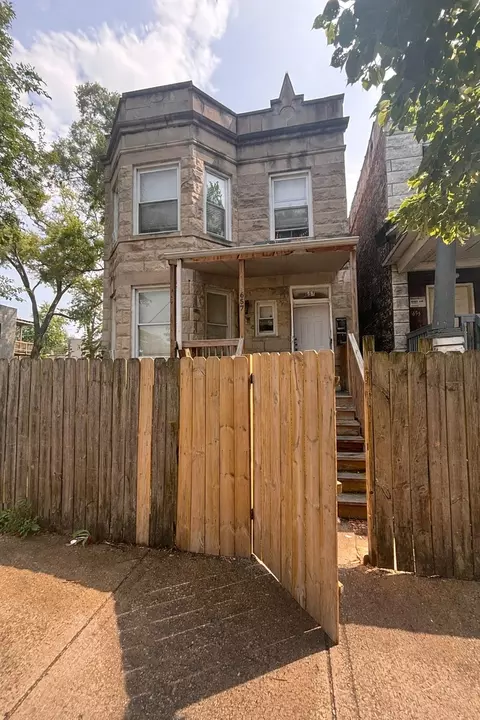 657 N Christiana Ave, Chicago, IL 60624