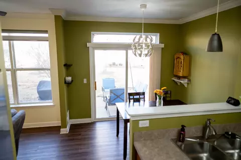 Entry Way - 2406 Sunshine Ln, Aurora, IL 60503 photo 5 of 8