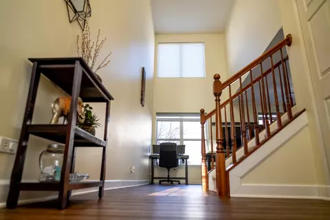 Entry Way - 2406 Sunshine Ln, Aurora, IL 60503 photo 3 of 8