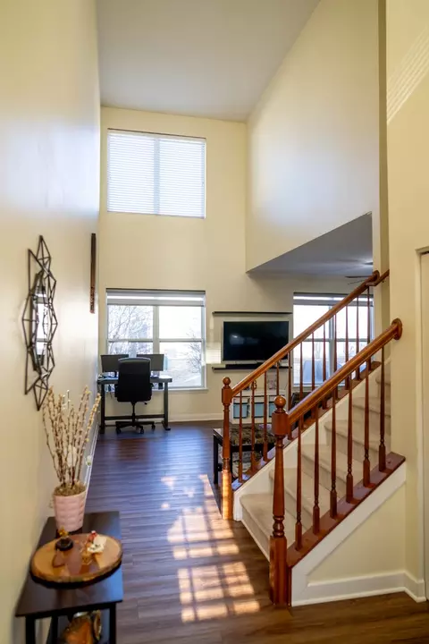 Entry Way - 2406 Sunshine Ln, Aurora, IL 60503 photo 1 of 8