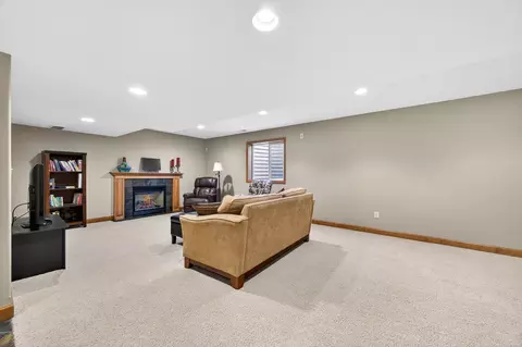 Living - 2968 Wolf Creek Ln, Normal, IL 61761 photo 2 of 4